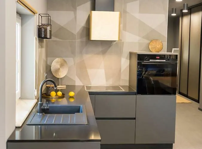 Magnolia - Modern Near Center And Sea 포레치